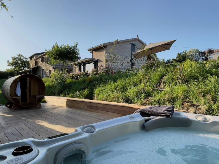 Gîte de charme pour couple avec sauna et jacuzzi extérieurs privatifs Peaugres Esterno foto
