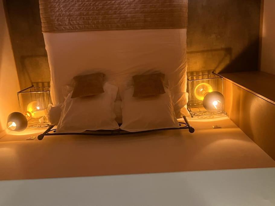 Gîte de charme pour couple avec sauna et jacuzzi extérieurs privatifs Peaugres Esterno foto