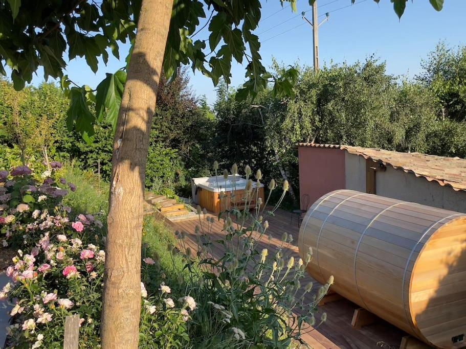 Gîte de charme pour couple avec sauna et jacuzzi extérieurs privatifs Peaugres Esterno foto