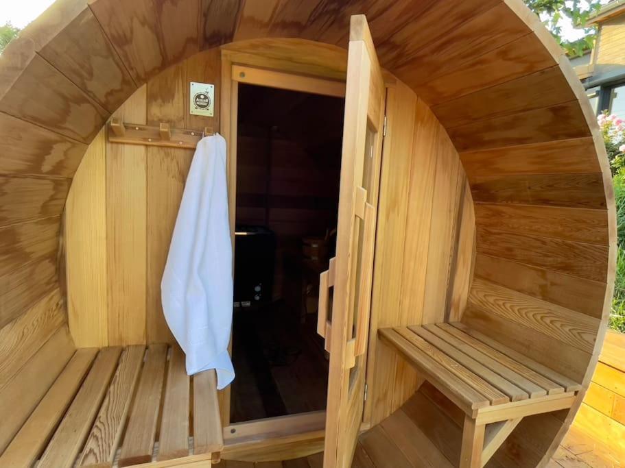 Gîte de charme pour couple avec sauna et jacuzzi extérieurs privatifs Peaugres Esterno foto