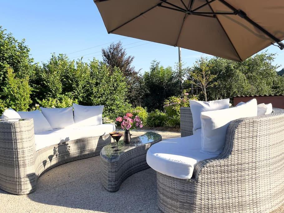 Gîte de charme pour couple avec sauna et jacuzzi extérieurs privatifs Peaugres Esterno foto